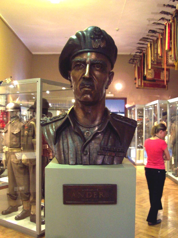 The bust of General Anders