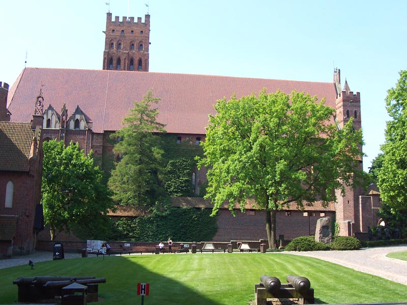 The main yard of the Middle Castle.